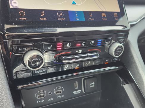 Used 2022 Jeep Grand Cherokee Overland image 25