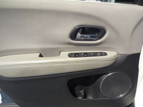Used 2018 Honda HR-V EX image 22