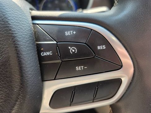 Used 2023 Chrysler Voyager LX FWD image 33