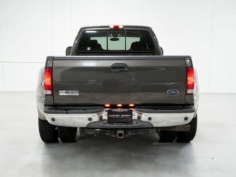 Used 2005 Ford F350 4x4 Crew Cab DRW Super Duty image 4