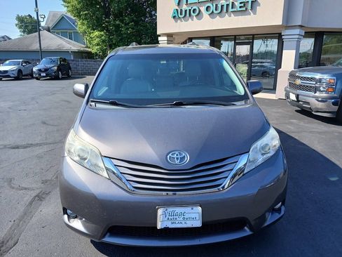 Used 2015 Toyota Sienna XLE Premium FWD image 4
