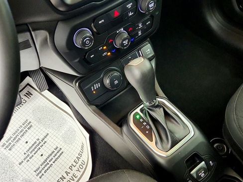 Used 2023 Jeep Renegade Altitude w/ Sun/Sound Group AWD/4WD image 16