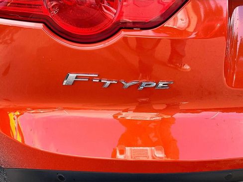 Used 2015 Jaguar F-TYPE Convertible image 8
