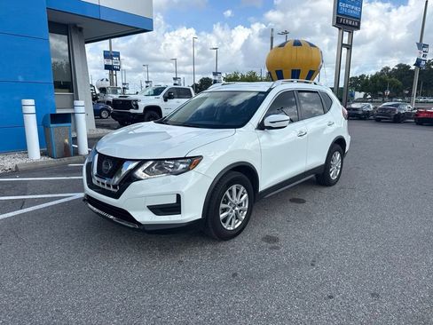 Used 2018 Nissan Rogue SV FWD image 2