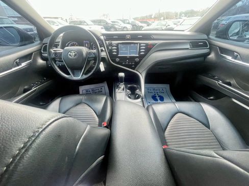 Used 2020 Toyota Camry SE image 5