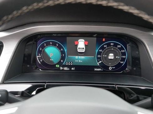 Certified 2025 Volkswagen Atlas Cross Sport SE FWD image 27