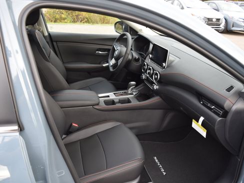 Used 2025 Nissan Sentra SR w/ SR Premium Package FWD image 8