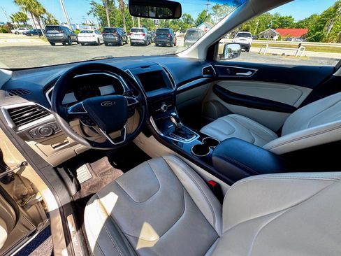 Used 2017 Ford Edge Titanium w/ Technology Package AWD/4WD image 8