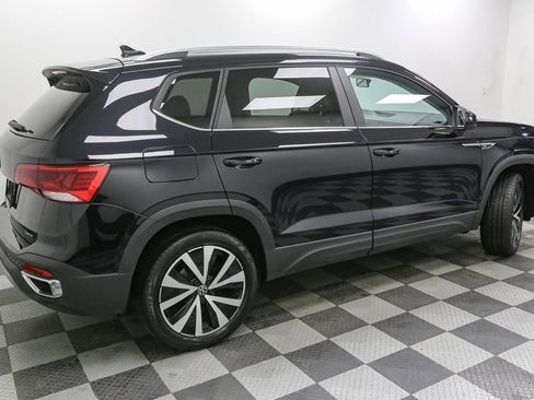 Certified 2022 Volkswagen Taos SE image 11