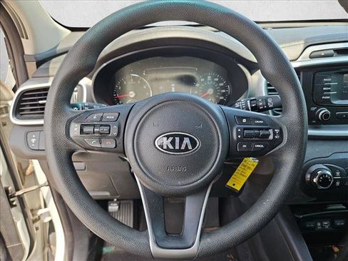 Used 2017 Kia Sorento AWD image 12