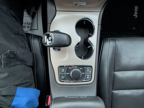 Used 2014 Jeep Grand Cherokee Overland image 23