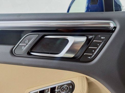Certified 2026 Porsche Macan AWD/4WD image 7