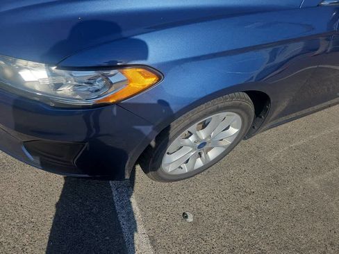Used 2019 Ford Fusion SE FWD image 3