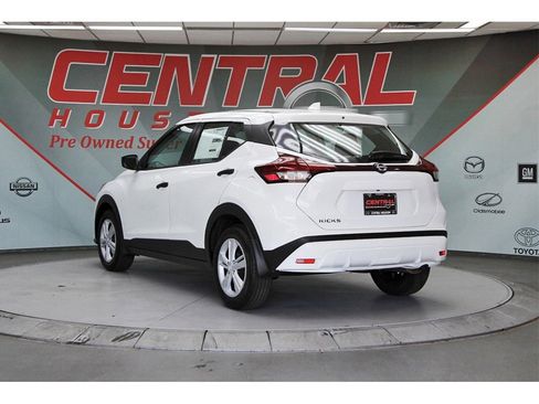 New 2025 Nissan Kicks Play S image 4