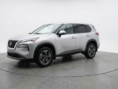 Used 2025 Nissan Rogue SV FWD image 3