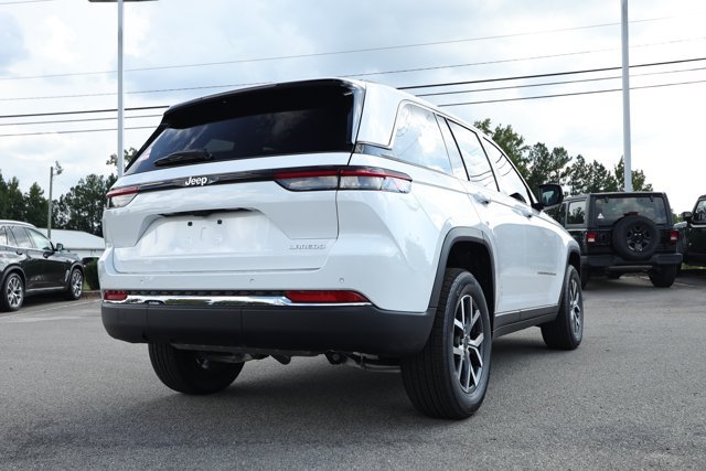 New 2027 Jeep Grand Cherokee Laredo X RWD image 6