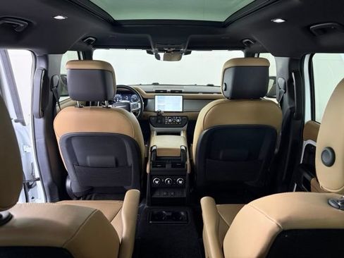 Used 2025 Land Rover Defender 130 X-Dynamic SE AWD/4WD image 23