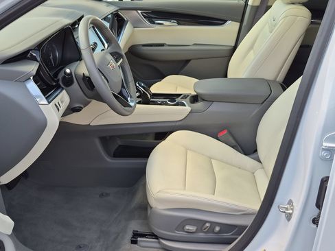Certified 2024 Cadillac XT6 Premium Luxury AWD/4WD image 18