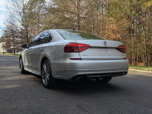 Used 2017 Volkswagen Passat 1.8T R-Line w/ R-Line Lighting Package image 6