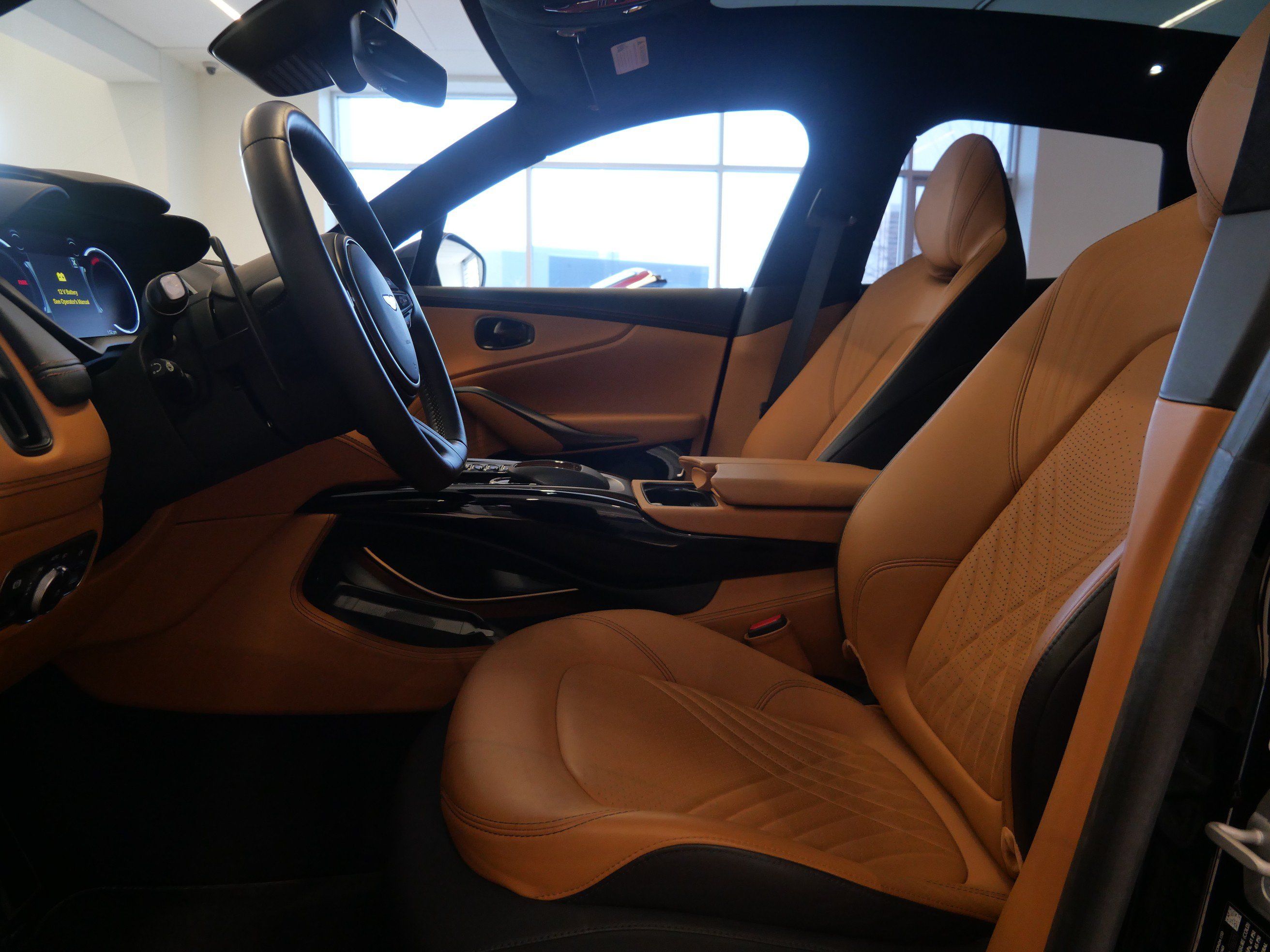 Used 2023 Aston Martin DBX AWD/4WD image 11