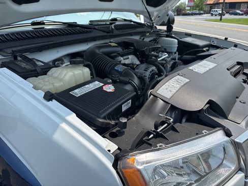 Used 2005 Chevrolet Silverado 2500 LT w/ Heavy-Duty Power Package image 38