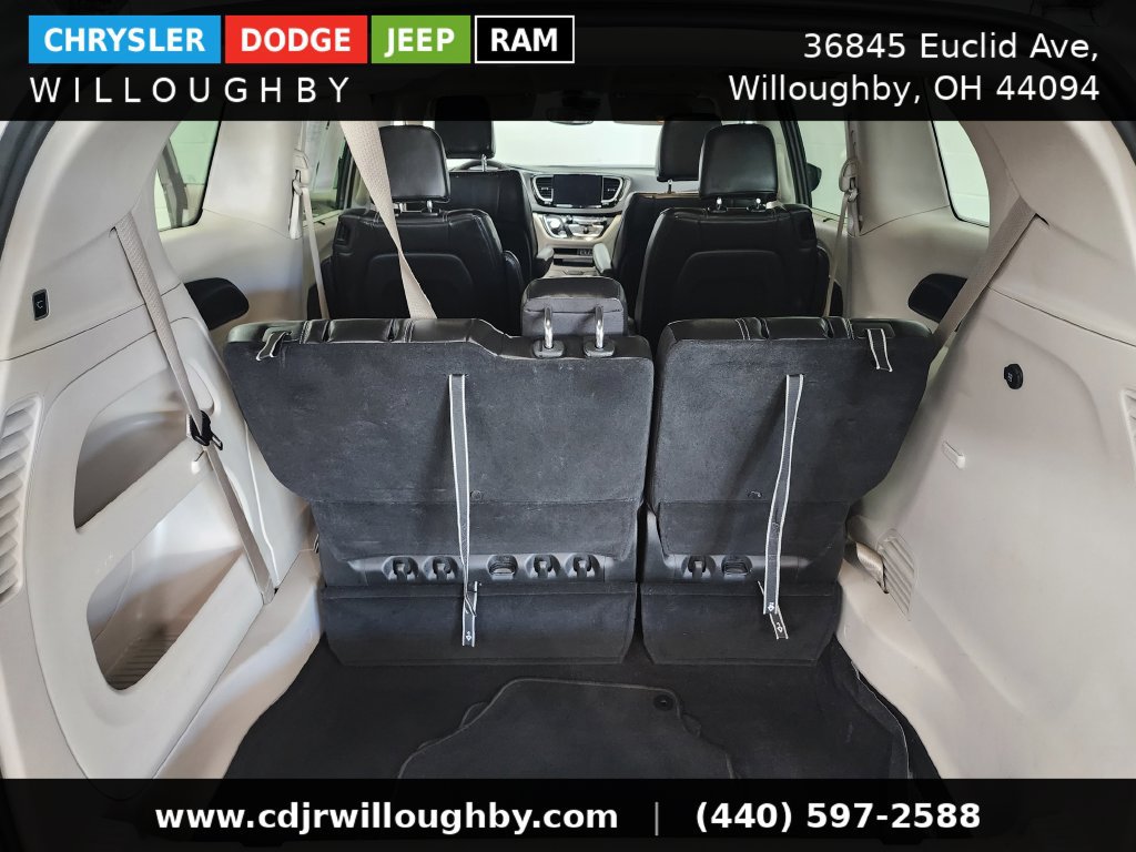Used 2024 Chrysler Pacifica Touring-L FWD image 30