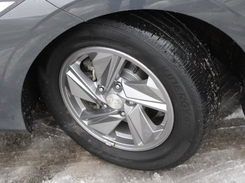 Used 2024 Hyundai Elantra SE image 19