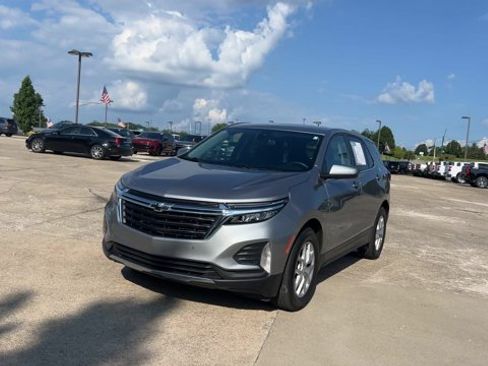 Used 2024 Chevrolet Equinox LT w/ LPO, Floor Liner Package FWD image 4