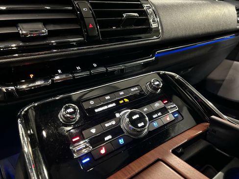 Used 2023 Lincoln Navigator Reserve AWD/4WD image 17
