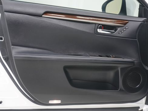 Used 2017 Lexus ES 350 w/ Luxury Package FWD image 14