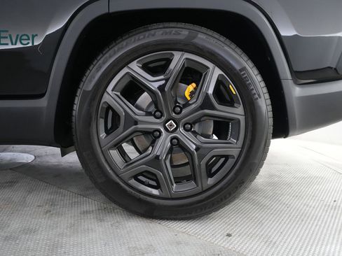 Used 2025 Rivian R1S Premium AWD/4WD image 9