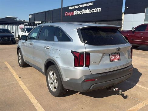 Used 2021 Kia Sorento LX AWD/4WD image 11
