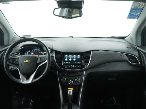 Used 2022 Chevrolet Trax LT w/ LT Convenience Package image 13
