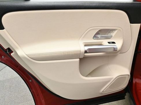 Used 2020 Mercedes-Benz GLB 250 GLB 250 w/ Premium Package image 13