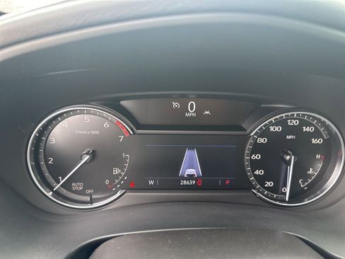 Used 2023 Cadillac XT4 Luxury w/ Cold Weather Package FWD image 14