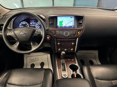 Used 2017 Nissan Pathfinder Platinum AWD/4WD image 9