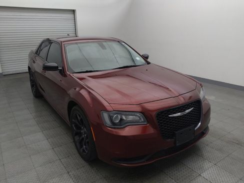 Used 2019 Chrysler 300 Touring w/ Sport Appearance Package image 13