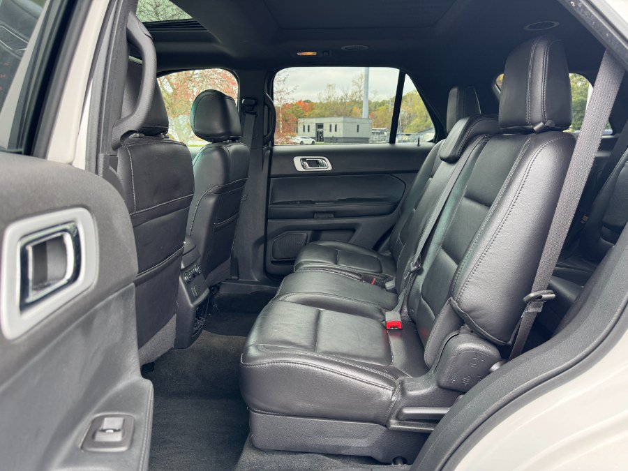 Used 2014 Ford Explorer XLT w/ Equipment Group 202A AWD/4WD image 16