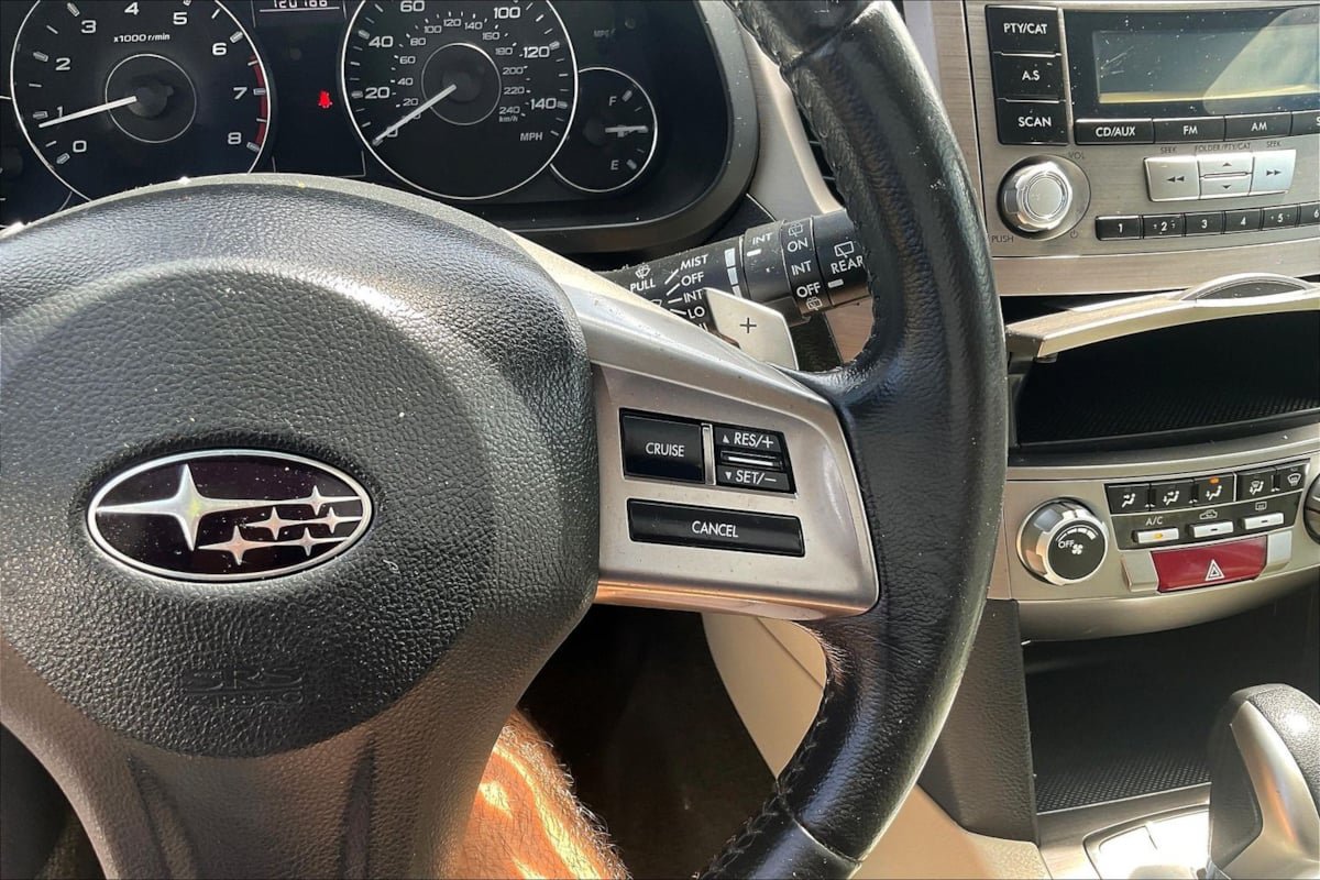 Used 2012 Subaru Outback 2.5i Premium w/ All-Weather Pkg AWD/4WD image 12