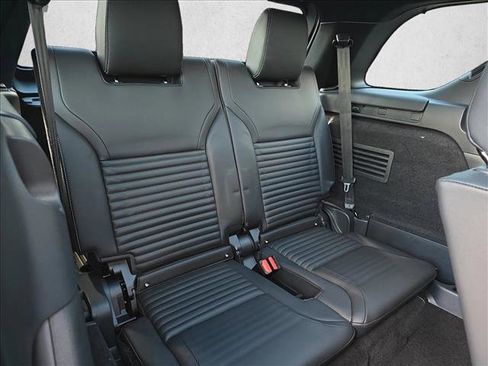 New 2026 Land Rover Discovery Limited Edition image 12