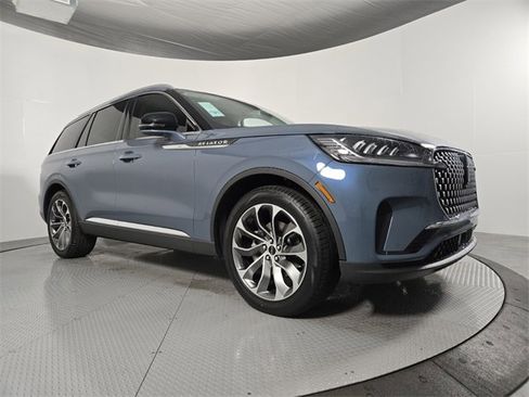 New 2026 Lincoln Aviator 2WD image 2