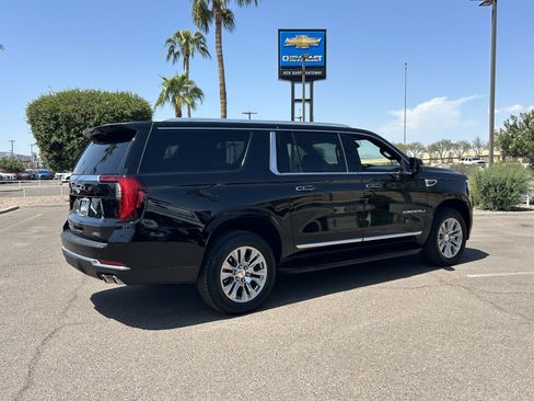 Certified 2025 GMC Yukon XL Denali AWD/4WD image 5