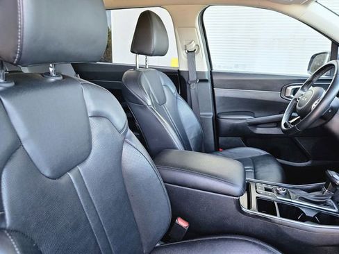 Used 2024 Kia Sorento S image 14