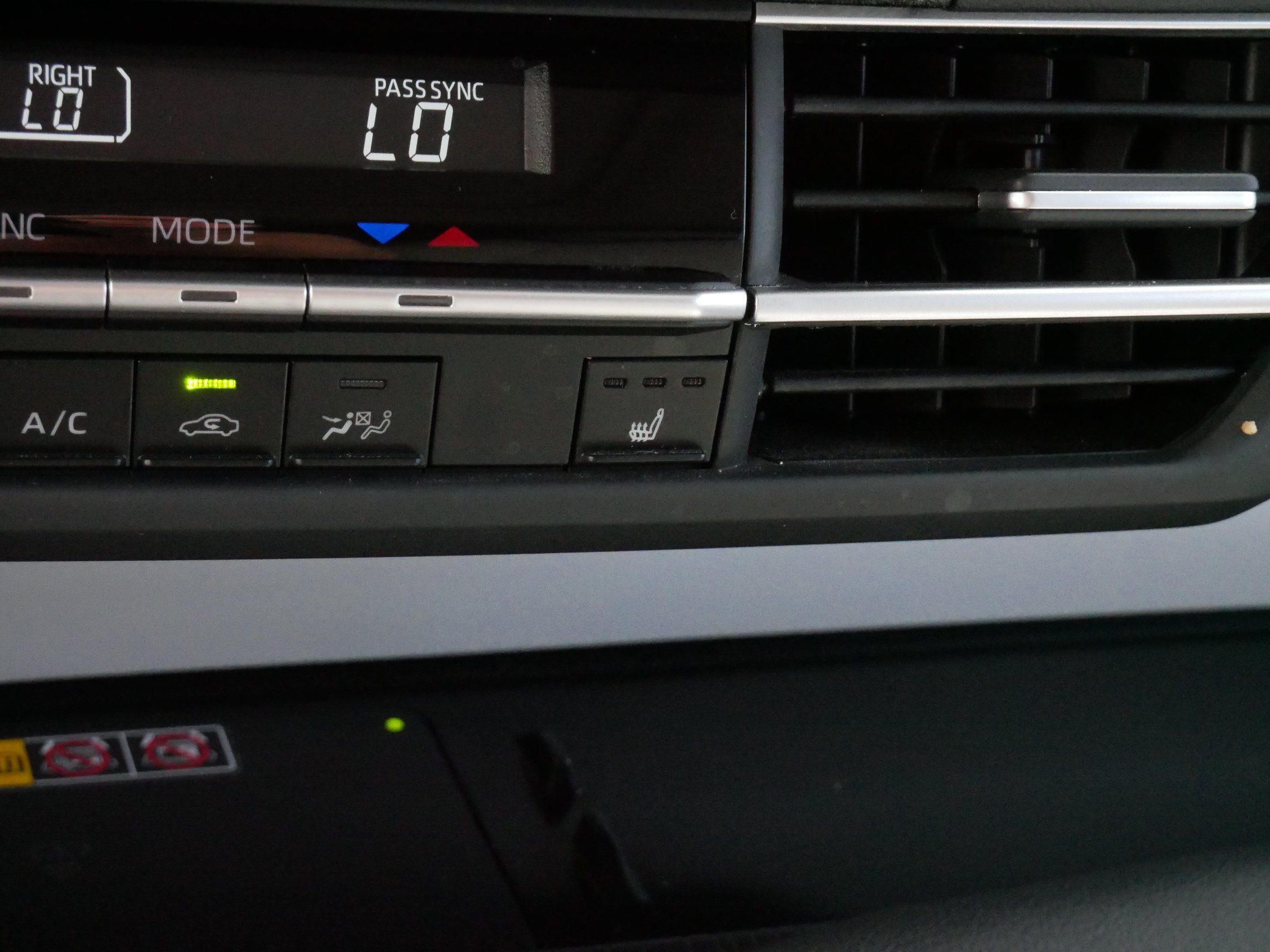Certified 2025 Toyota Sienna XLE w/ XLE Plus Package AWD/4WD image 29
