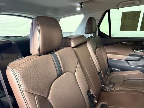 Used 2025 Honda Pilot Elite image 48