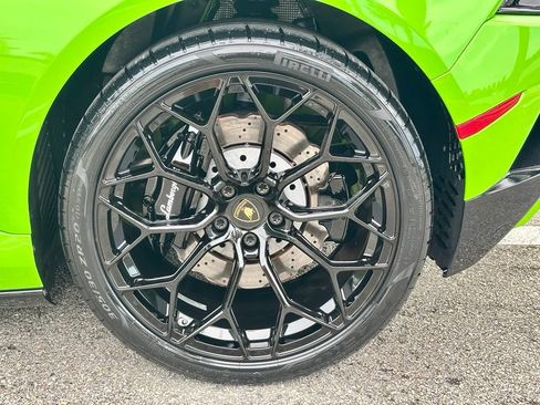 Used 2021 Lamborghini Huracan EVO RWD image 18