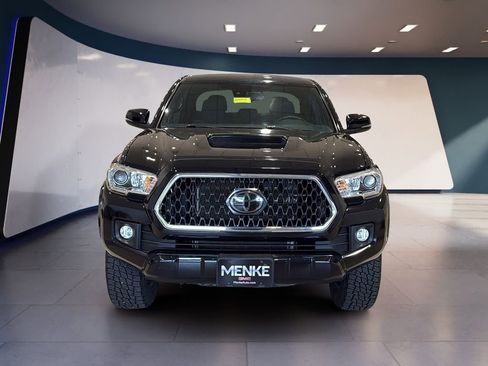 Used 2018 Toyota Tacoma TRD Sport AWD/4WD image 2