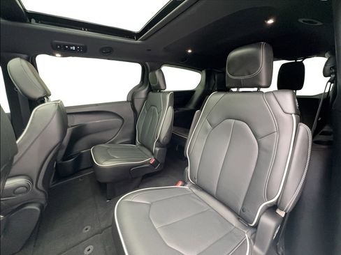 Used 2026 Chrysler Pacifica Limited w/ S Appearance Package FWD image 23