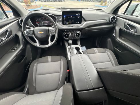Used 2025 Chevrolet Blazer LT FWD image 6