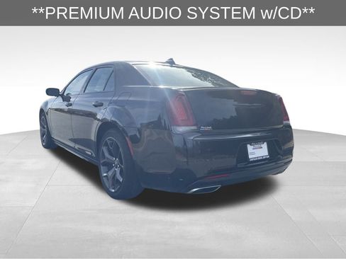 Used 2022 Chrysler 300 Touring L image 8